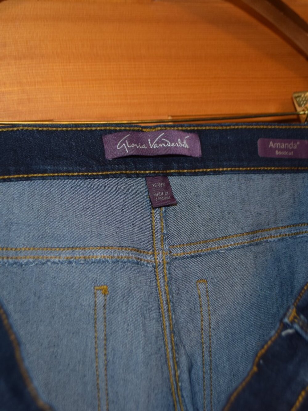 Gloria Vanderbuilt - Picture 4 of 5